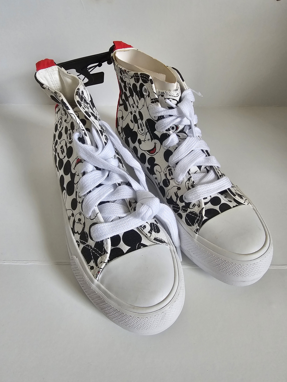 NWT Disney Mickey Mouse Men's Size 7 Black & White High Top Canvas Sneakers